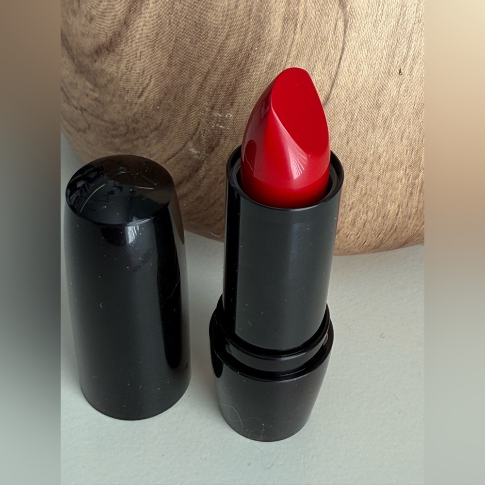 NEW GORGEOUS Lancome Color Design Lipstick in color Red Stiletto. Discontinued
